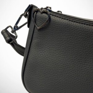 aries crossbody skulderveske i svart detalj
